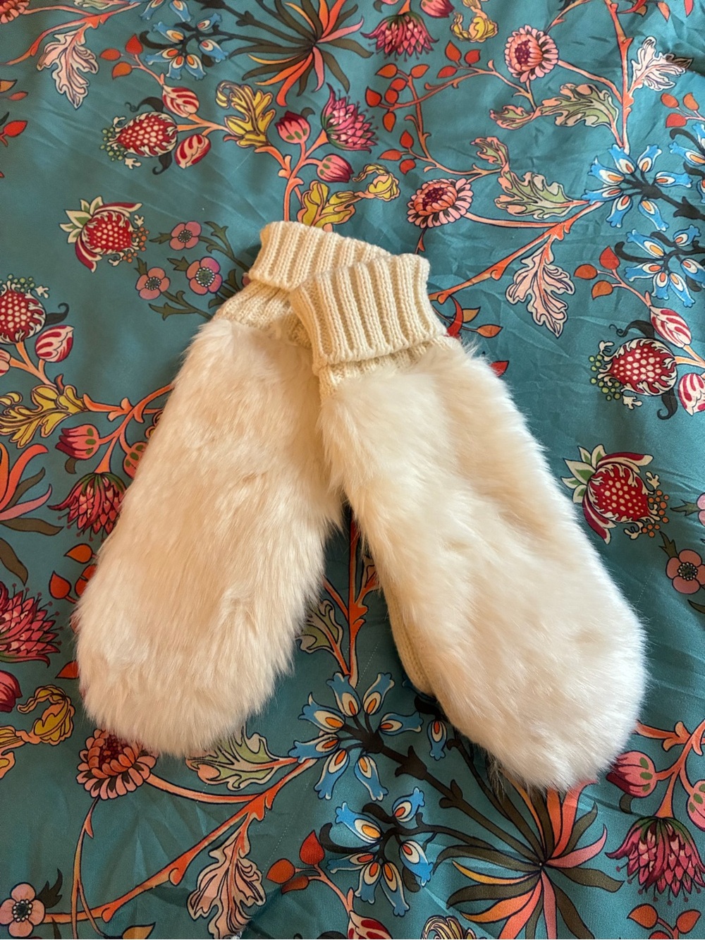 Women's Faux Fur Mittens in Cream - Cozy Winter Gloves
